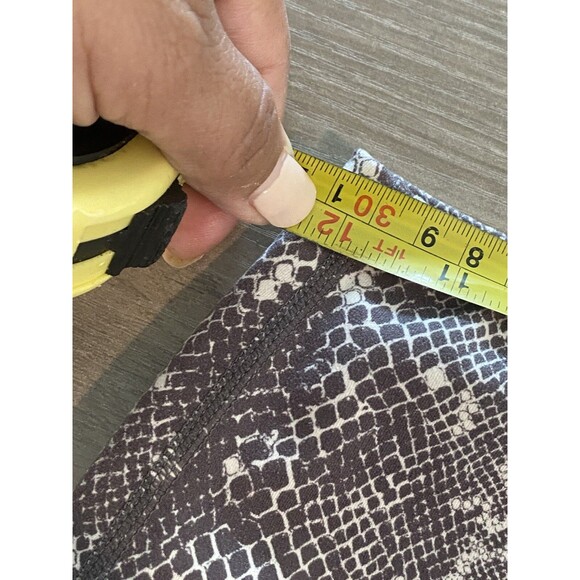Varley Century Snake Leggings Size Small S Animal Viper Grey Pumice - Picture 9 of 9